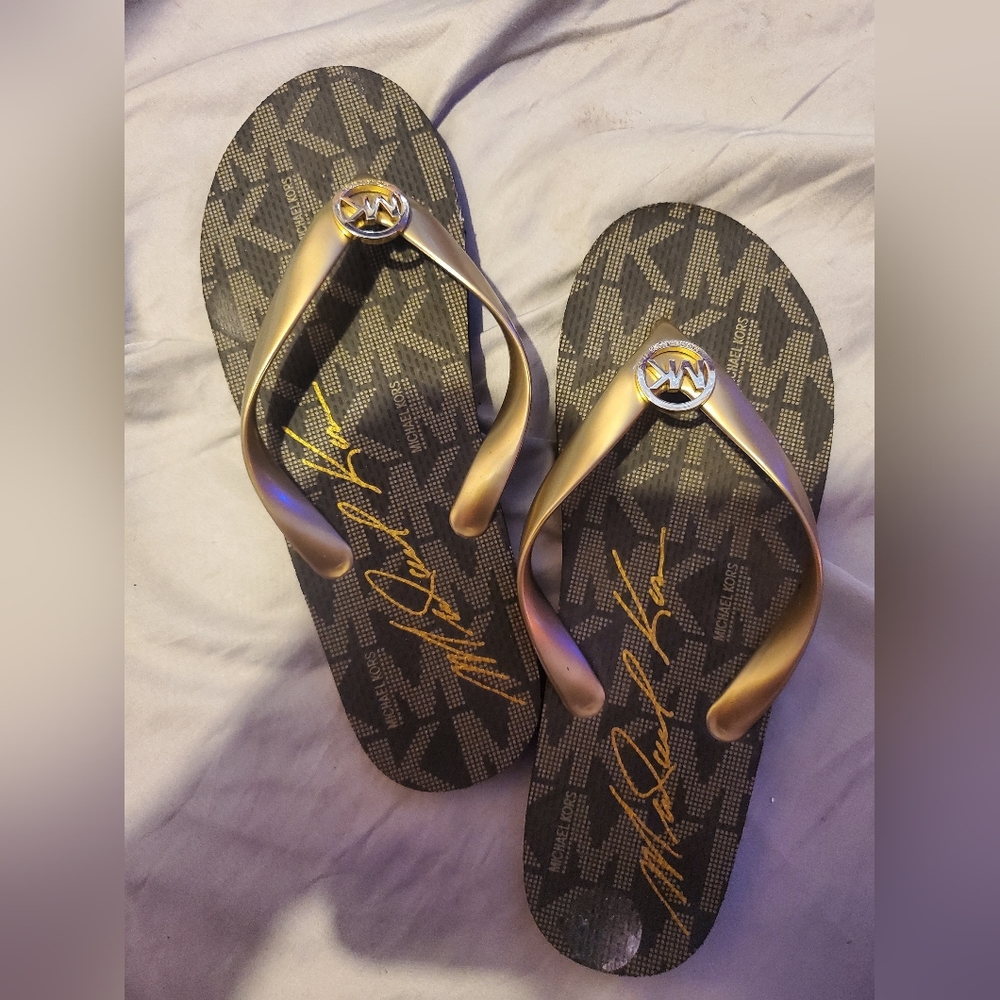 Michael Kores flip flops NWT
